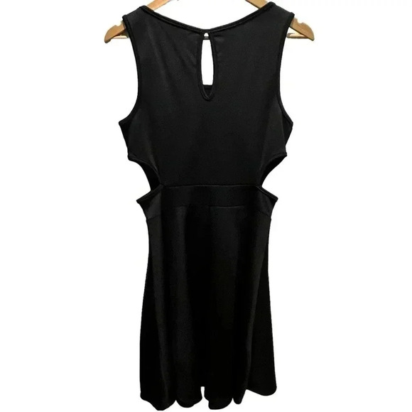 Persaya Black Sleeveless Side Cut-out Fit and Flare USA made Dress Medium‎ - Picture 2 of 7